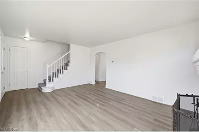 227 E Wilson Street, Struthers, OH 44471 - Photo 5