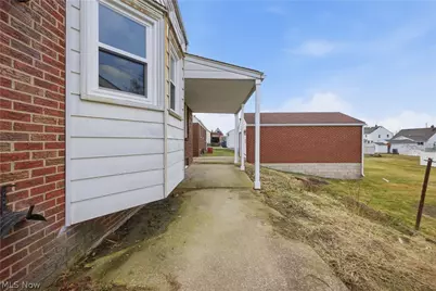 227 E Wilson Street, Struthers, OH 44471 - Photo 31