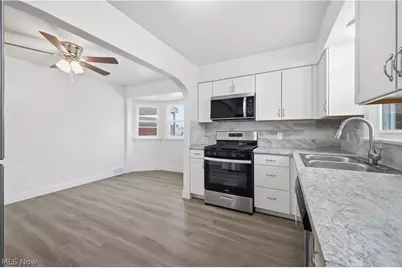 227 E Wilson Street, Struthers, OH 44471 - Photo 11