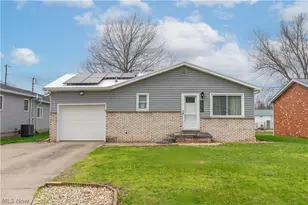 408 4th St NE, New Philadelphia, OH 44663 - Photo 3