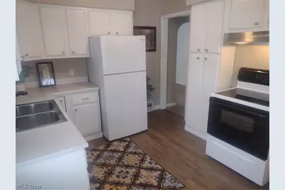 279 E Baird Avenue, Barberton, OH 44203 - Photo 3