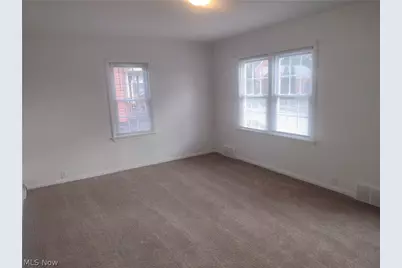 279 E Baird Avenue, Barberton, OH 44203 - Photo 9