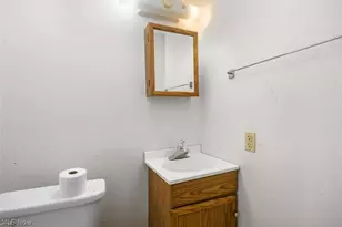 553 Delaware Ave, Elyria, OH 44035 - Photo 23