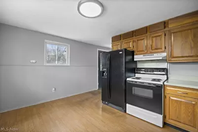 553 Delaware Avenue, Elyria, OH 44035 - Photo 9