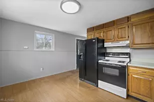 553 Delaware Ave, Elyria, OH 44035 - Photo 9