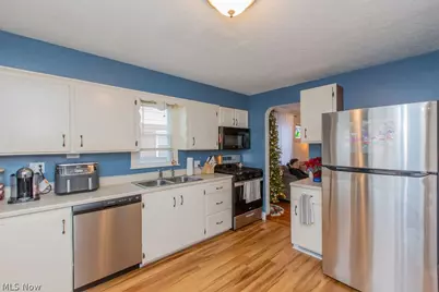 299 Inwood Boulevard, Avon Lake, OH 44012 - Photo 9