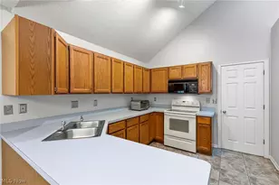 1660 Chapman Way, Grandview Heights, OH 44147 - Photo 9