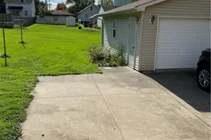 665 Devitt Ave, Campbell, OH 44405 - Photo 3