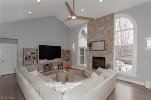 11565 Robin Wood Ln, Chagrin Falls, OH 44023 - Photo 3