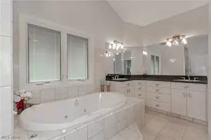 11565 Robin Wood Ln, Chagrin Falls, OH 44023 - Photo 19