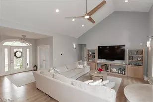 11565 Robin Wood Ln, Chagrin Falls, OH 44023 - Photo 3