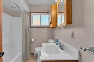 3185 Sunnybrooke Dr, Youngstown, OH 44511 - Photo 19