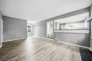 6977 Grace Dr, Olmsted Twp, OH 44138 - Photo 15