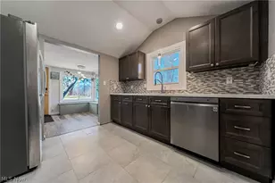 2745 Rockefeller Rd, Willoughby Hills, OH 44092 - Photo 7