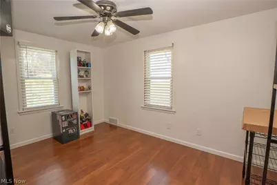 266 Hazelwood Avenue, Barberton, OH 44203 - Photo 15