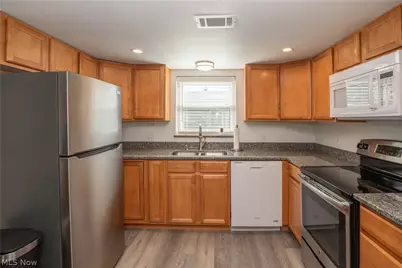 266 Hazelwood Avenue, Barberton, OH 44203 - Photo 7