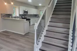 2663 W 28th Pl, Loveland, OH 44113 - Photo 7