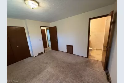 5860 N Crossview Road, Green Hills, OH 44131 - Photo 17