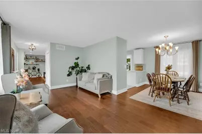 11586 Pleasant Ridge Place, Strongsville, OH 44136 - Photo 9