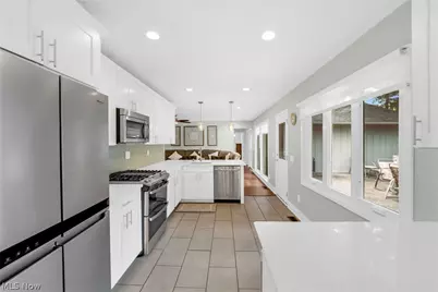 11586 Pleasant Ridge Place, Strongsville, OH 44136 - Photo 15