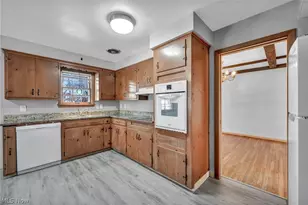 2463 Derbyshire Rd, Cleveland Heights, OH 44106 - Photo 15