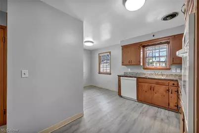 2463 Derbyshire Road, Cleveland Heights, OH 44106 - Photo 19