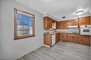 2463 Derbyshire Rd, Cleveland Heights, OH 44106 - Photo 13