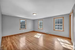 2463 Derbyshire Rd, Cleveland Heights, OH 44106 - Photo 7