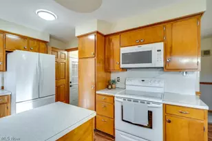 3917 Crestwood St NW, Canton, OH 44708 - Photo 11