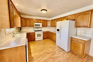 8524 Manchester Ave NW, Canal Fulton, OH 44614 - Photo 3