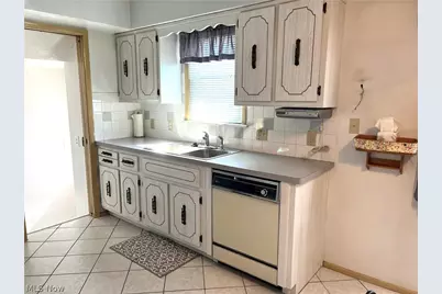 12416 Eastwood Boulevard, Garfield Heights, OH 44125 - Photo 9