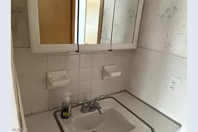 12416 Eastwood Boulevard, Garfield Heights, OH 44125 - Photo 15