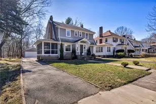 1521 Parkhill Rd, Cleveland Heights, OH 44121 - Photo 3