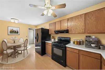 1082 Hazel Street, Akron, OH 44305 - Photo 9