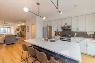 2275 W 19th St, Loveland, OH 44113 - Photo 3