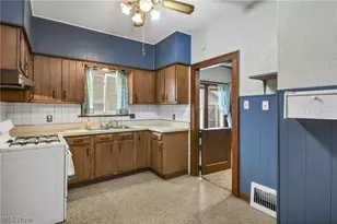 7510 Manhattan Ave, Parma, OH 44129 - Photo 17