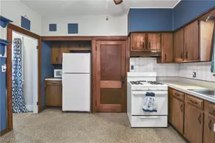 7510 Manhattan Ave, Parma, OH 44129 - Photo 3