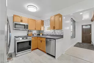 1677 Douglas Rd, Wickliffe, OH 44092 - Photo 3