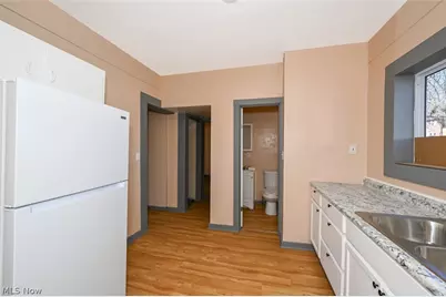 868 N Main Street, Akron, OH 44310 - Photo 13