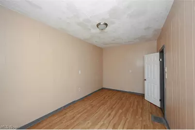 868 N Main Street, Akron, OH 44310 - Photo 7