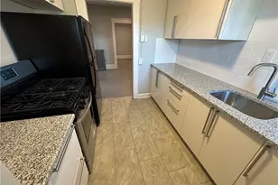 3074 W 25th St, Loveland, OH 44113 - Photo 3