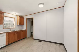 6805 Henderson Rd, Ravenna, OH 44266 - Photo 11