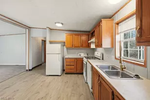 6805 Henderson Rd, Ravenna, OH 44266 - Photo 13