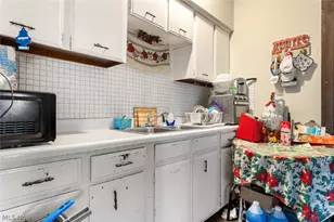 4302 Bridgeview Ave, Newburgh Heights, OH 44105 - Photo 9