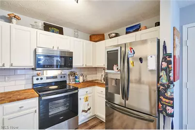 329 Spruce Street, Barberton, OH 44203 - Photo 9