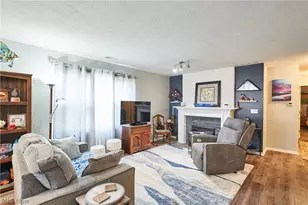 329 Spruce St, Barberton, OH 44203 - Photo 11