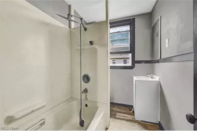 2129 E 30th Street, Lorain, OH 44055 - Photo 17