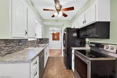 5229 Melody Lane, Willoughby, OH 44094 - Photo 5