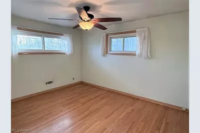 5817 Queens Highway, Parma Heights, OH 44130 - Photo 9