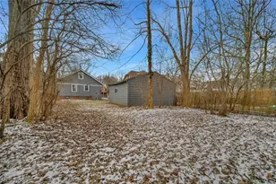 3327 Bradford Rd, Cleveland Heights, OH 44118 - Photo 13